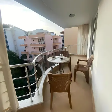 アパート Duplex Near The Cleopatra Beach In アランヤ